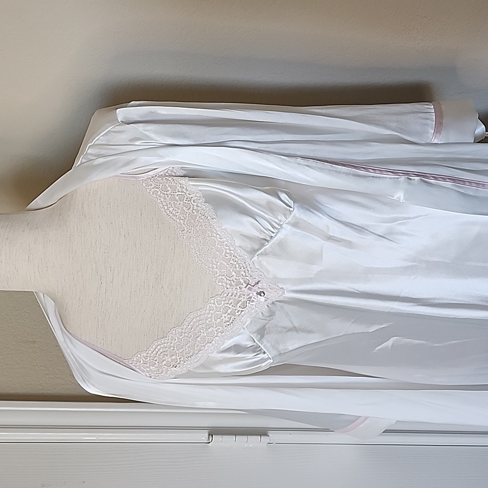 NEW MRS Satin Bridal Embroidered Robe and Chemise Nightgown Set, Linea Donatella - Picture 5 of 9